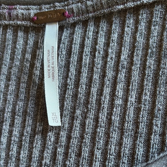 Floral Button-Up Ribbed Top - Picture 5 of 8